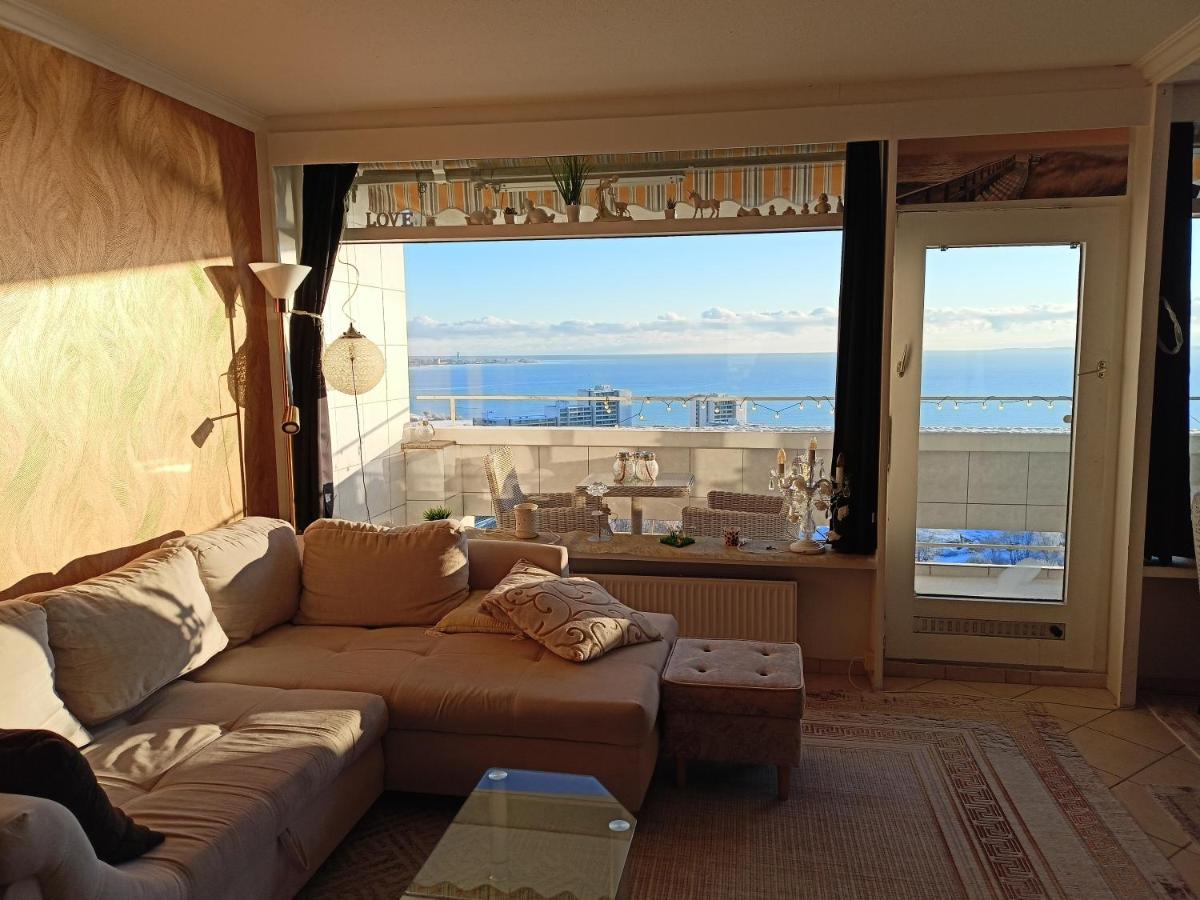 Wohnung mit traumhaftem Meerblick und Schwimmbad - Housity