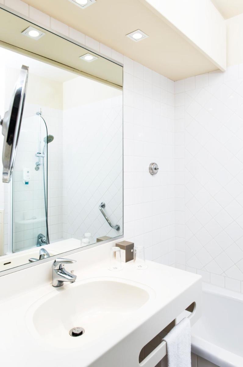 Salle de bains dans l'établissement Résidence Valdys Thalasso & Spa - les Pins