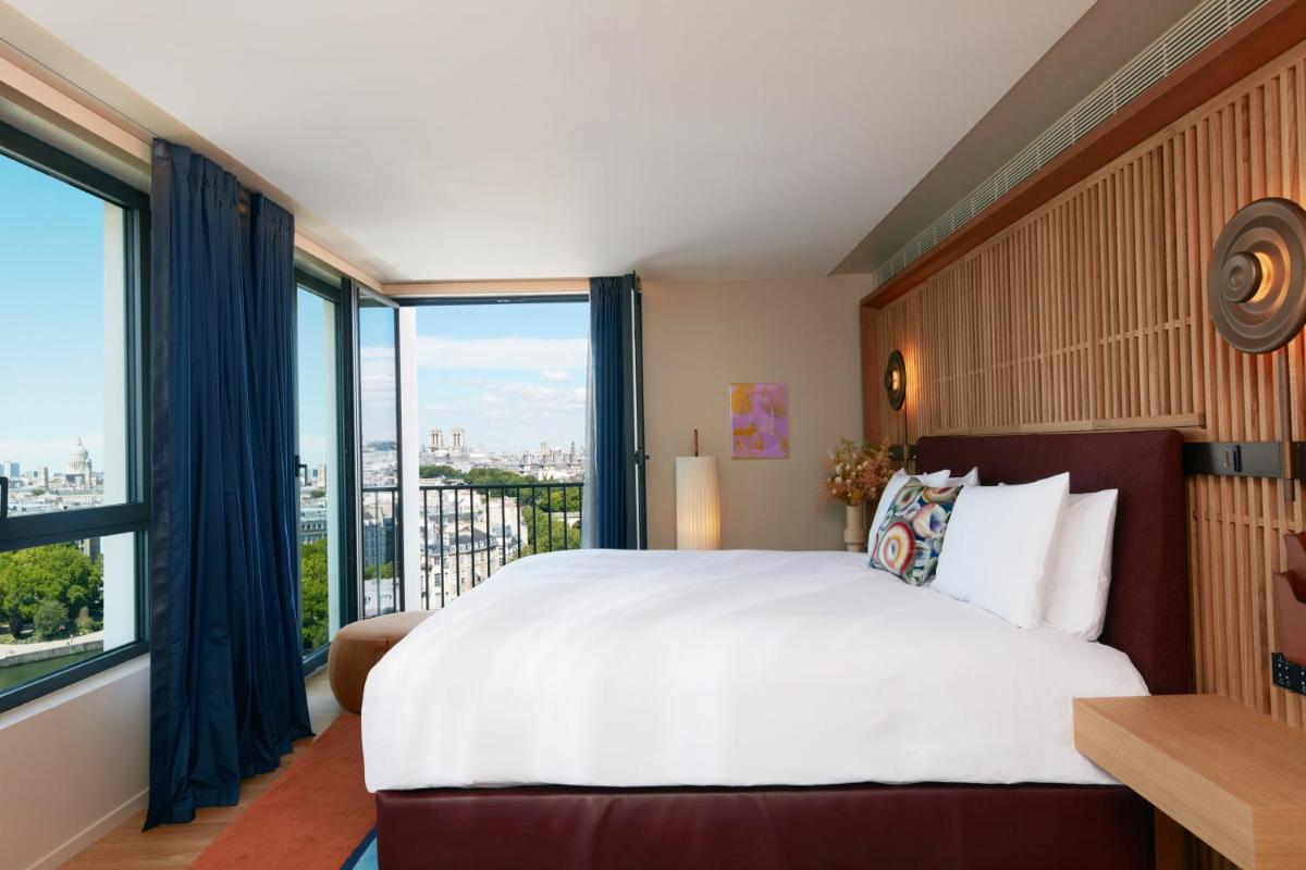 Un ou plusieurs lits dans un hébergement de l'établissement SO/ Paris Hotel