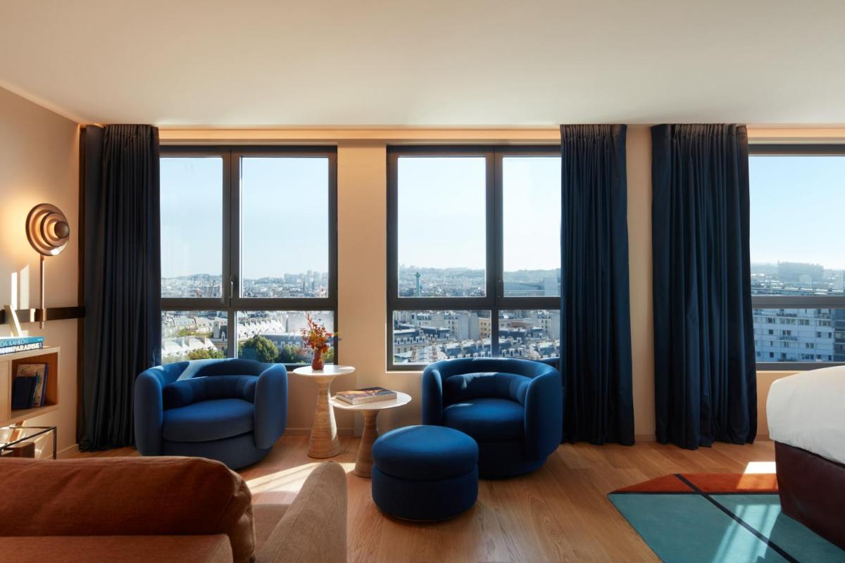 Coin salon dans l'établissement SO/ Paris Hotel