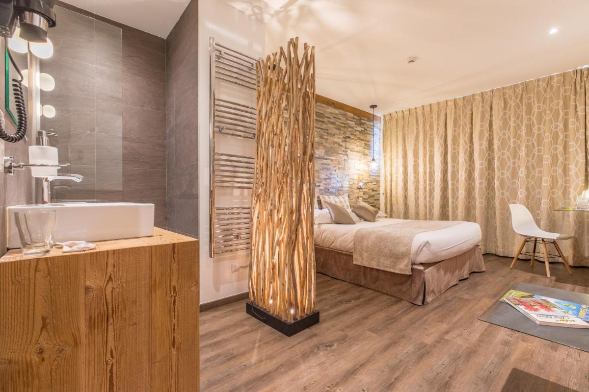 Un ou plusieurs lits dans un hébergement de l'établissement Hôtel des Princes, Chambéry Centre