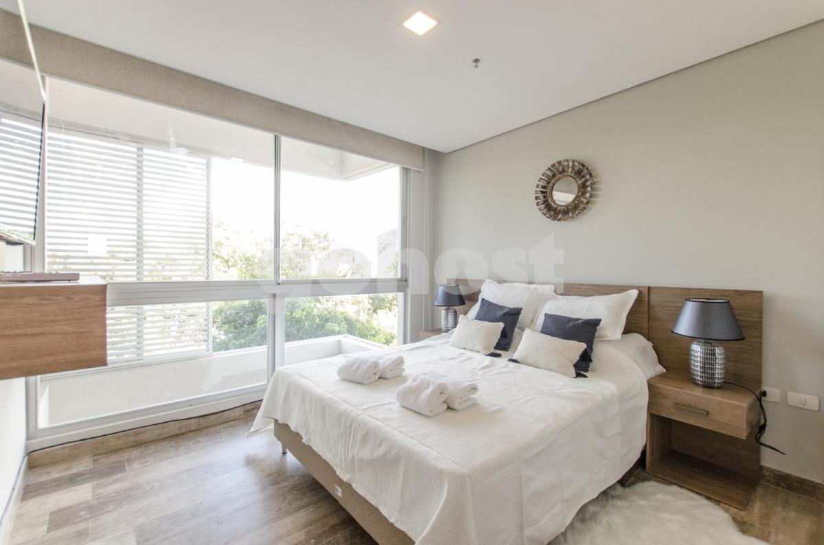Spacious 2 Bedroom Apt In Villa Morra - Housity