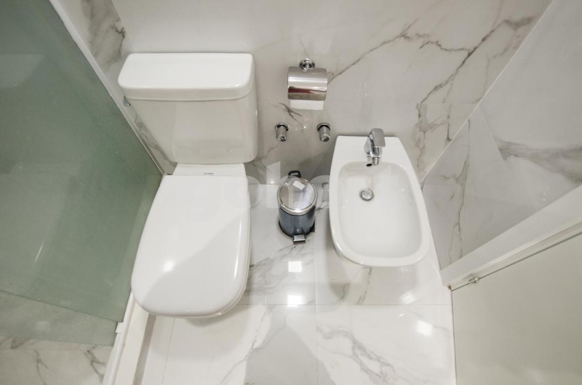 Spacious 2 Bedroom Apt In Villa Morra - Housity