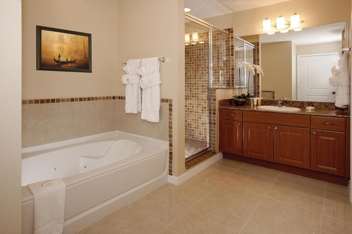 The Point Hotel & Suites Universal - Housity