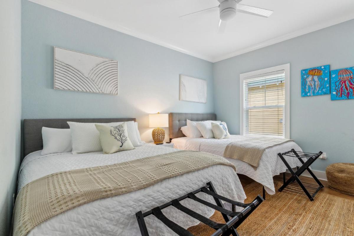 Family-Friendly Pensacola Home Less Than 1 Mi to Beach! - Housity