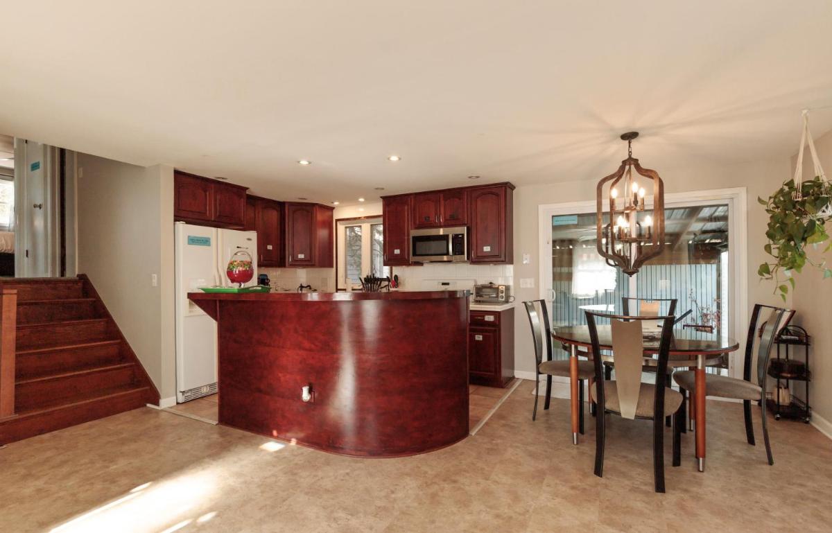 IVP Manor House By LAKE BEACH and NAVAL BASE - Housity