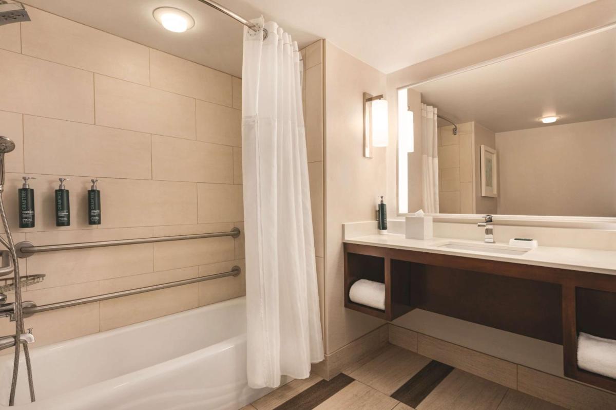 Hilton Naples - Housity