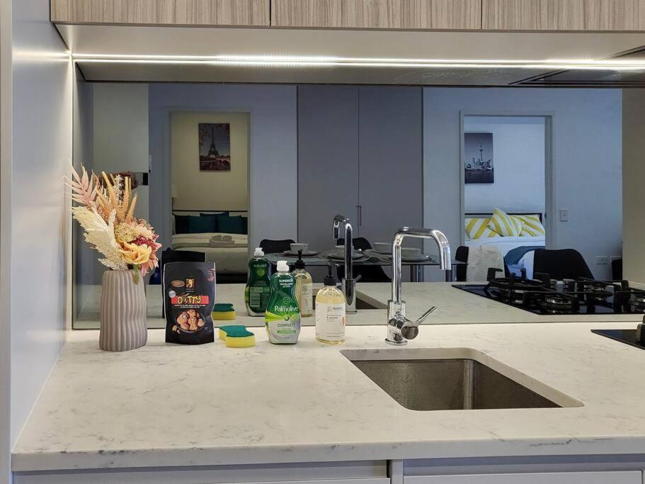 Suitetrails - Modern Elegance: 2 Bedroom Oasis w/ Free Parking