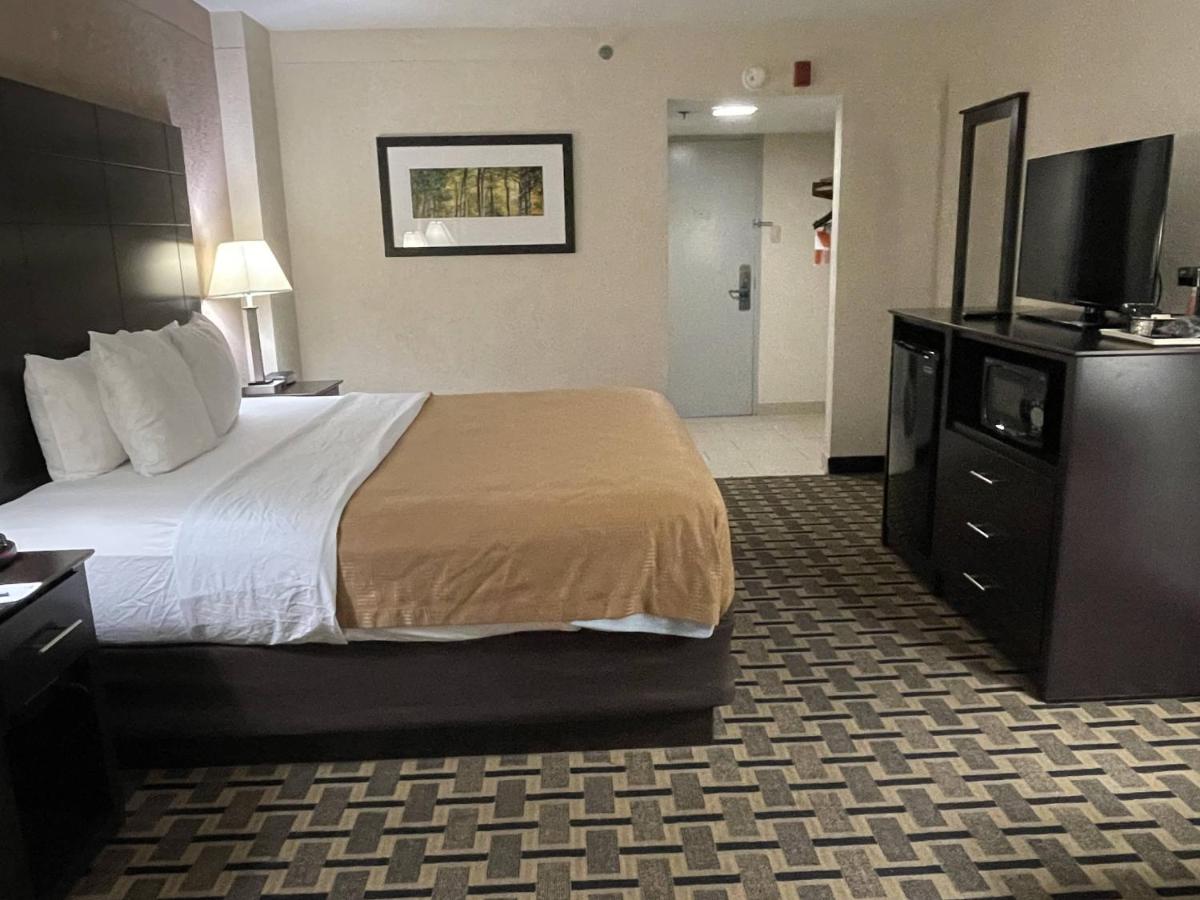 Quality Inn & Suites - Housity
