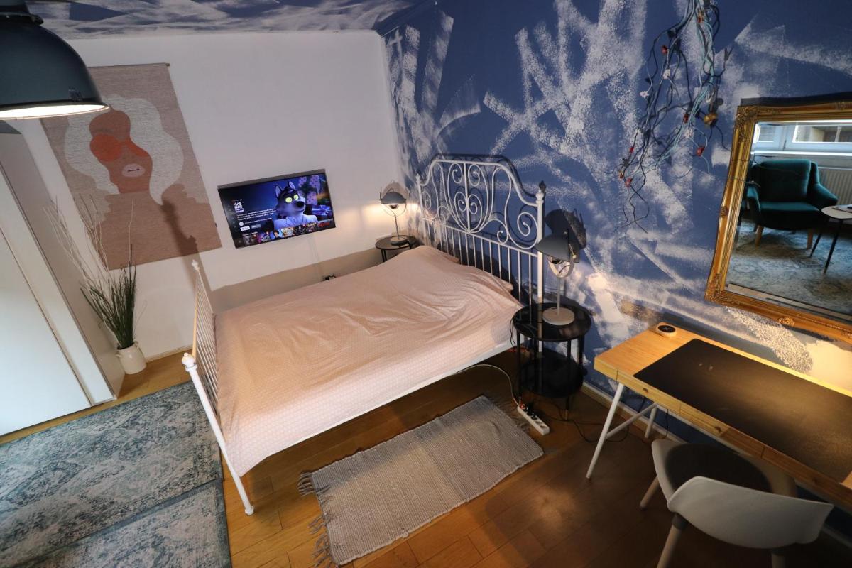 Ava apartment,speed Wi Fi,Netflix,between bus and train station - Housity