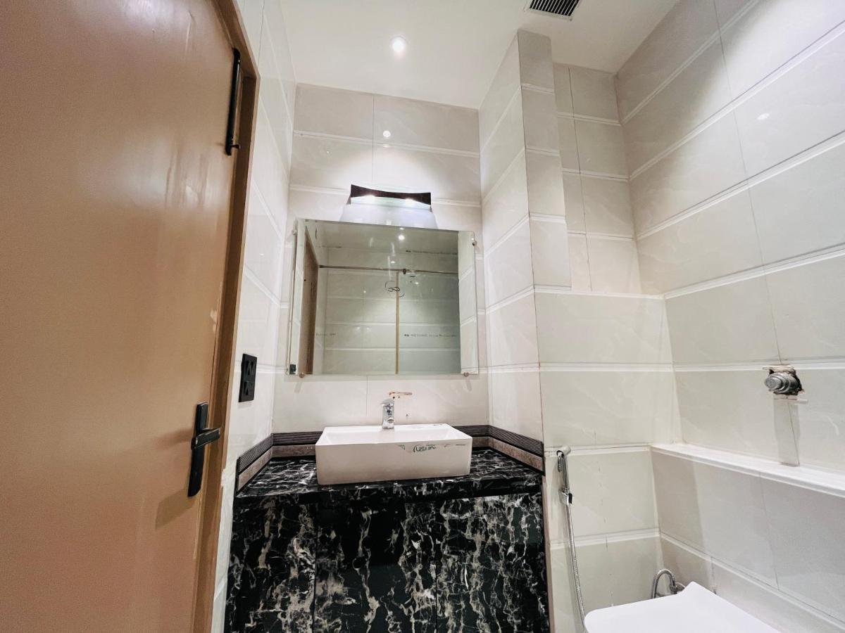 Hotel IP Swarn near Anand Vihar Vaishali Ghaziabad - Housity