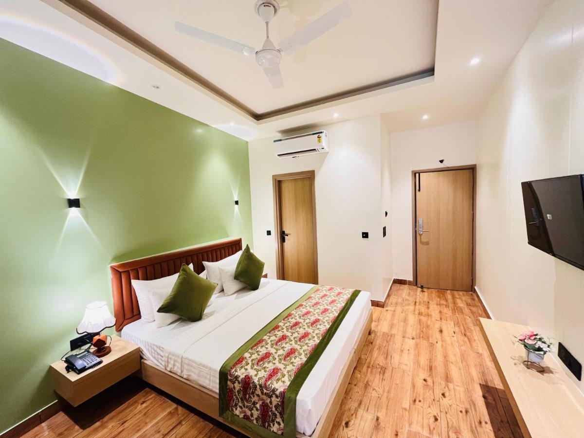 Hotel IP Swarn near Anand Vihar Vaishali Ghaziabad - Housity