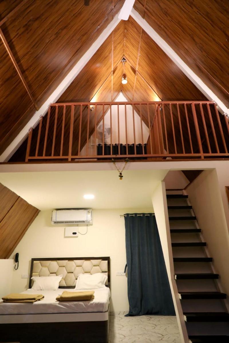 GR8 HILL POOL VILLAS - Housity