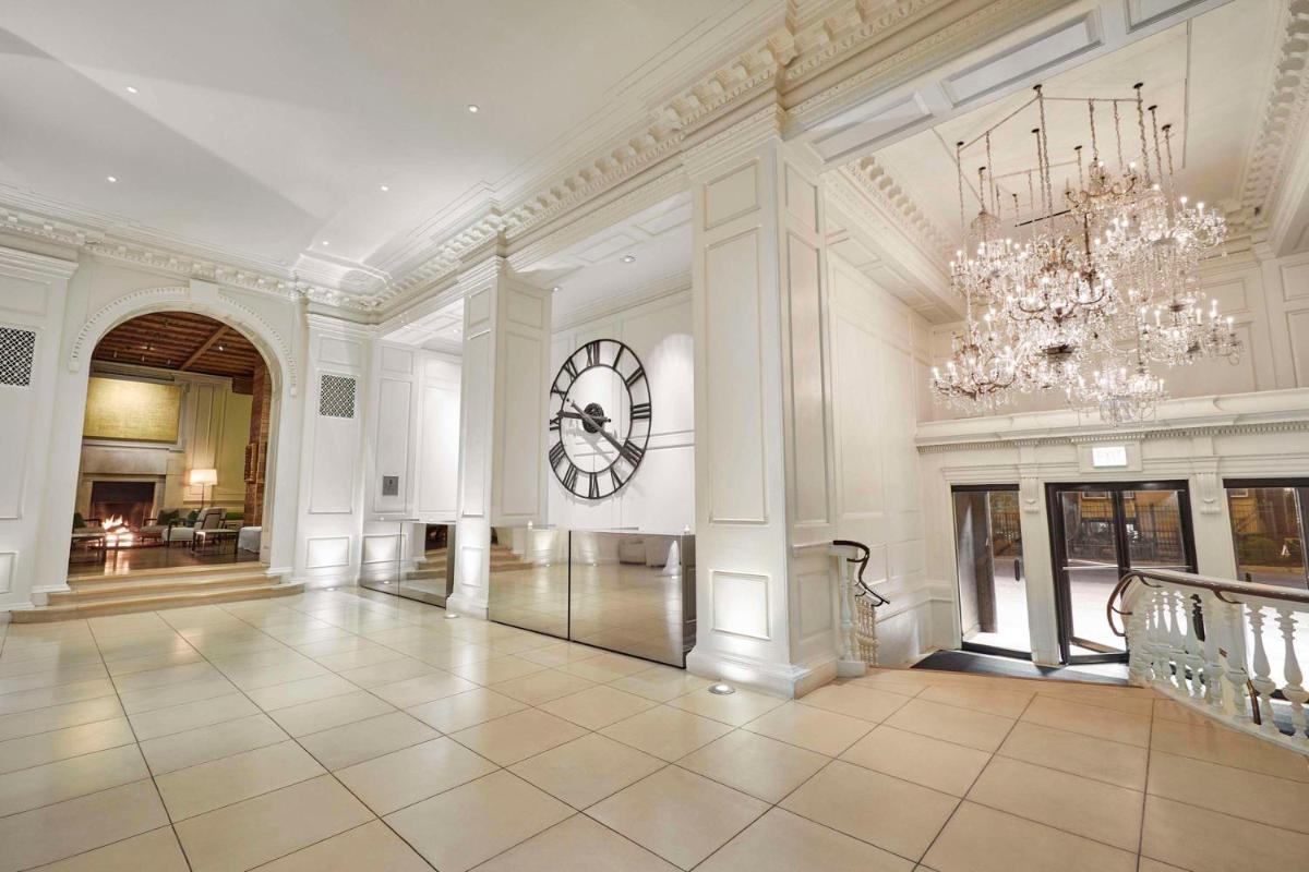 Ambassador Chicago, part of JdV by Hyatt - Housity