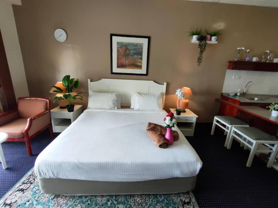 Seaview Deluxe@Rainbow Paradise Tg Bungah 4-6pax - Housity
