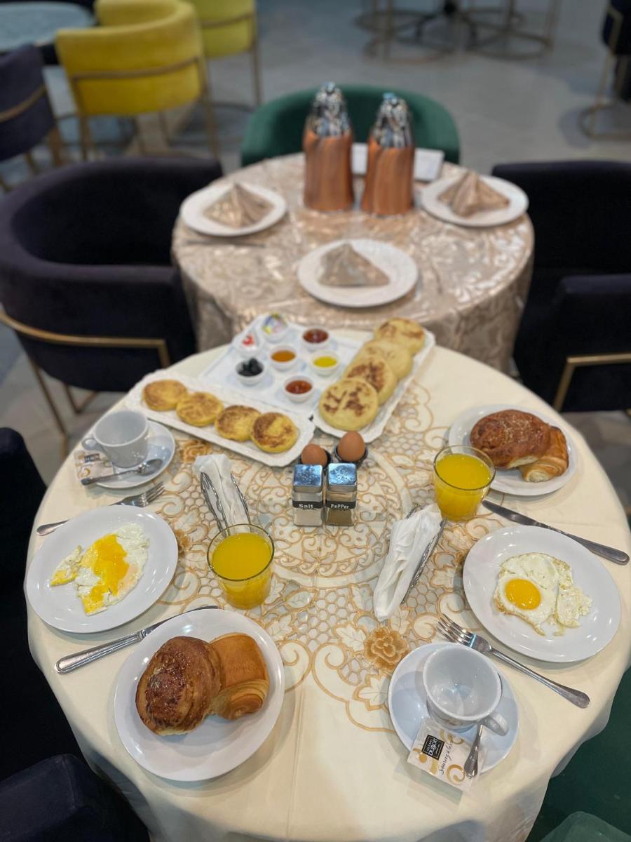 Hotel Warda - Housity