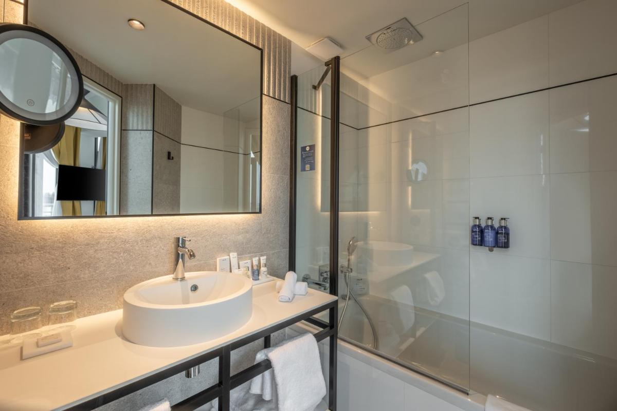 Salle de bains dans l'établissement Radisson Blu Grand Hotel & Spa, Malo-Les-Bains