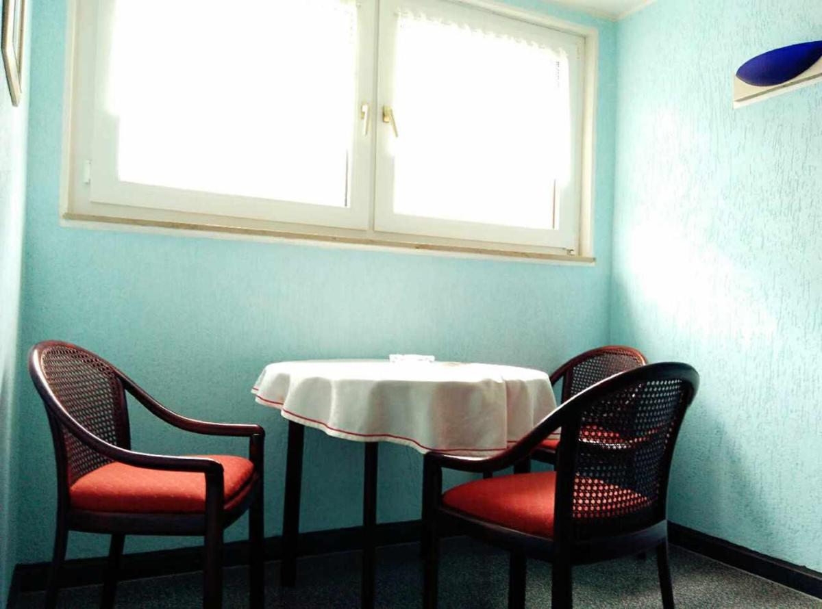 Hotel Yans - Housity