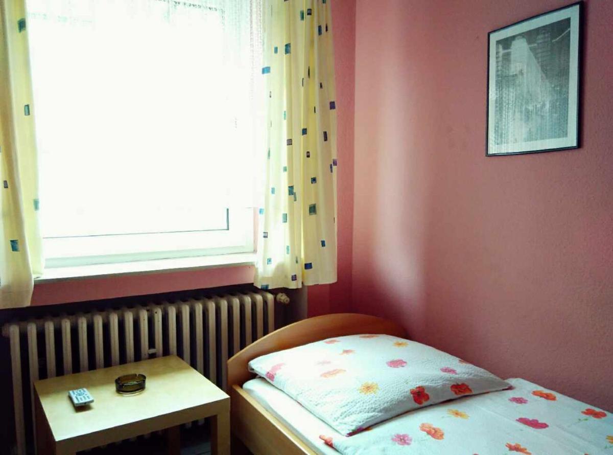 Hotel Yans - Housity