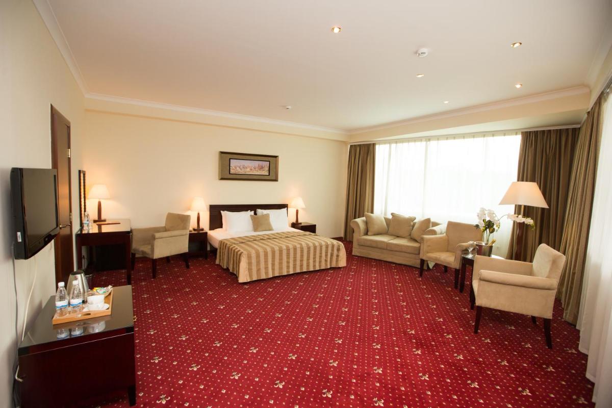 Jumbo Hotel - Housity