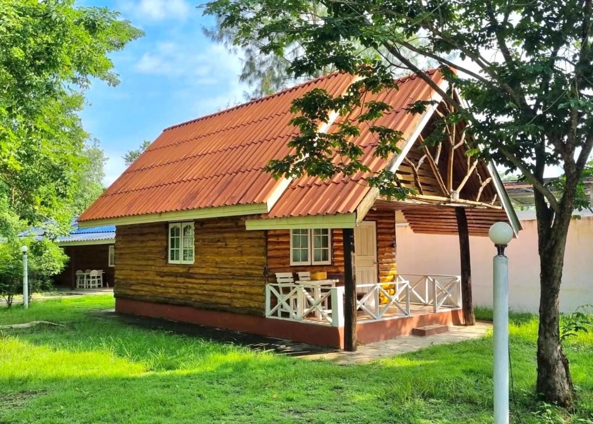 The Golden View Resort สวนผึ้ง - Housity