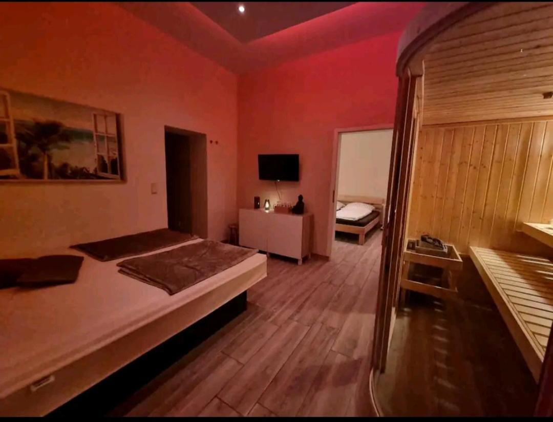 Apartment mit Whirlpool, Wasserbett & Sauna - Housity