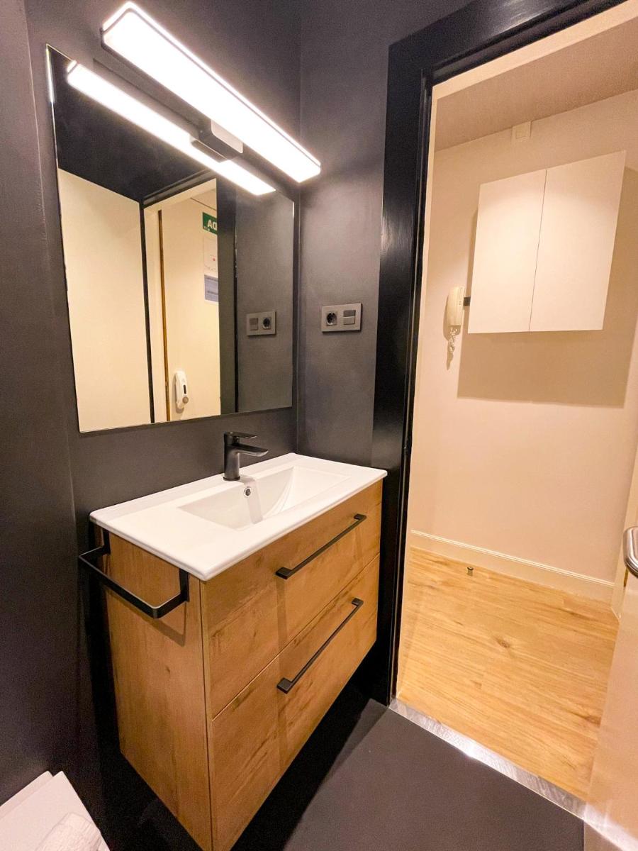 Vivienda Turística en Bilbao La Vieja con Wifi y Parking - Housity