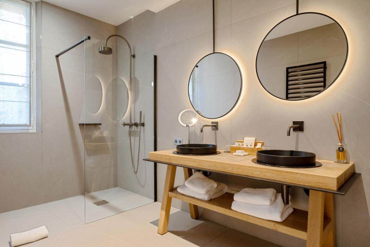 Salle de bains dans l'établissement Château de la Gaude