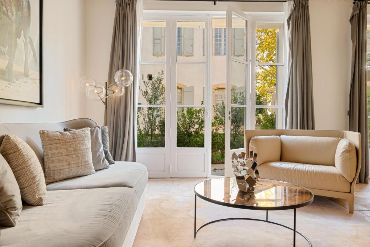 Coin salon dans l'établissement Château de la Gaude