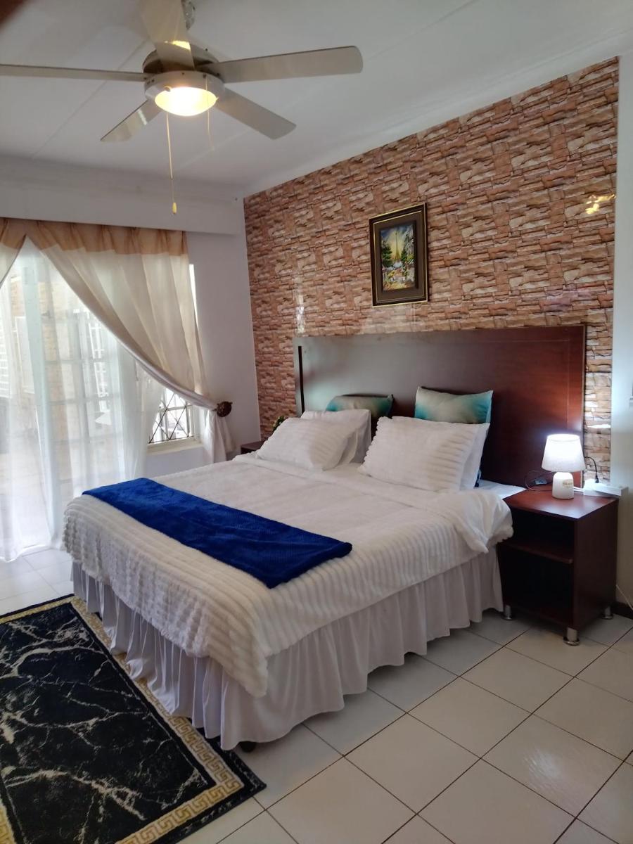 Comrades Oasis Guest House - Housity