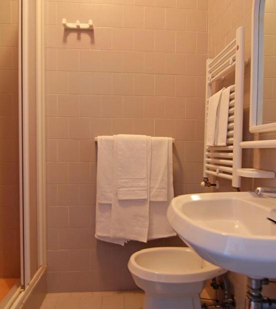 Hotel Palmarosa - Housity