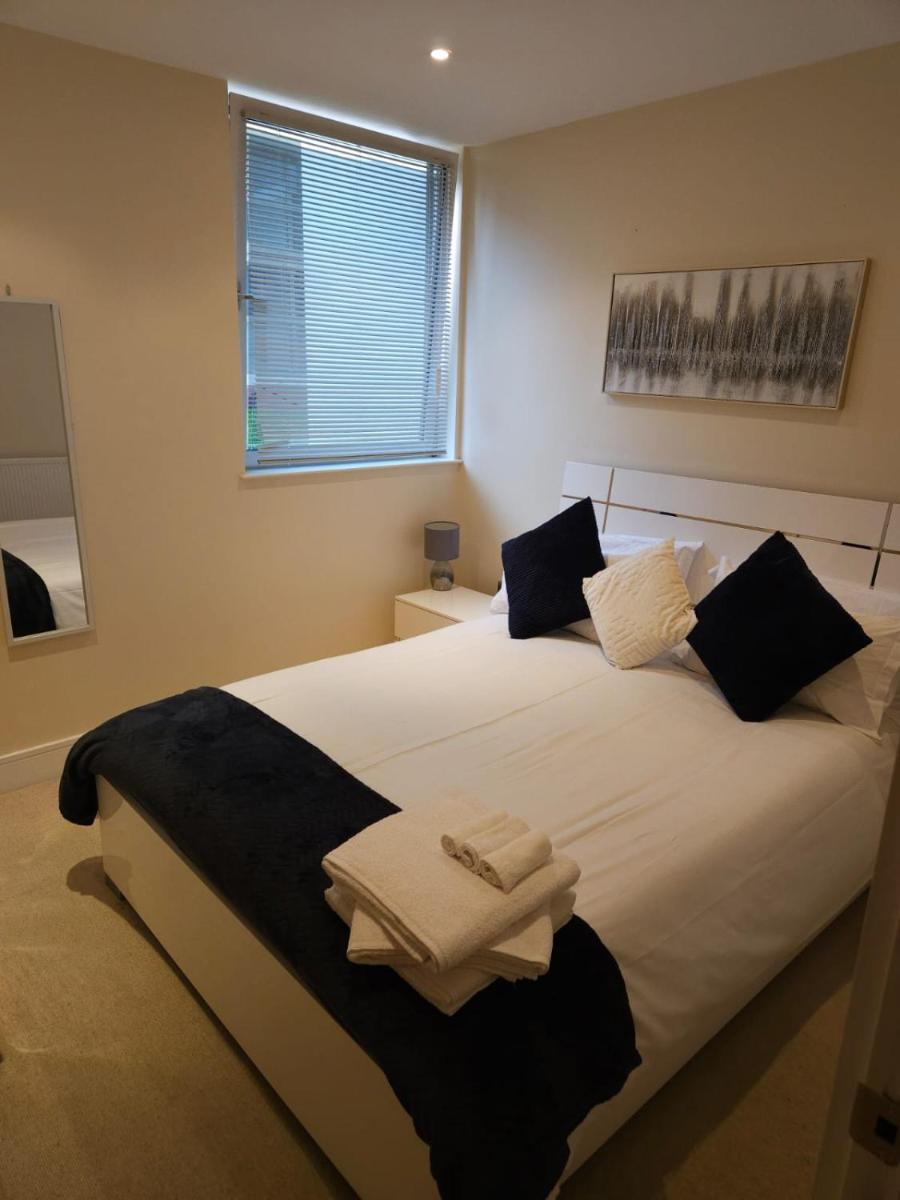 Comfy Spacious Apartment in Canary Wharf - Housity