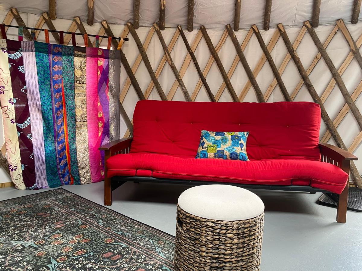 Sweet Retreat and Yurt Farm - Housity