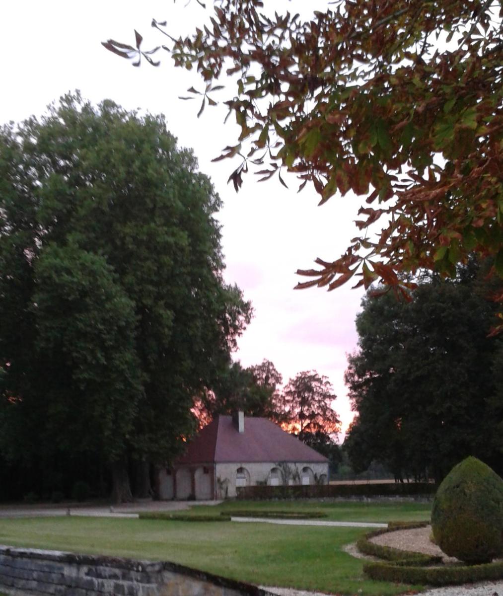 Le Château de BRESSEY & son Orangerie - Housity