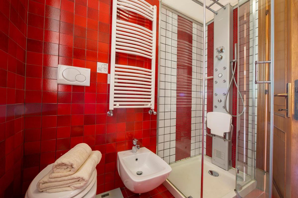 Cinzia Apartment Front Beach - Happy Rentals - Housity