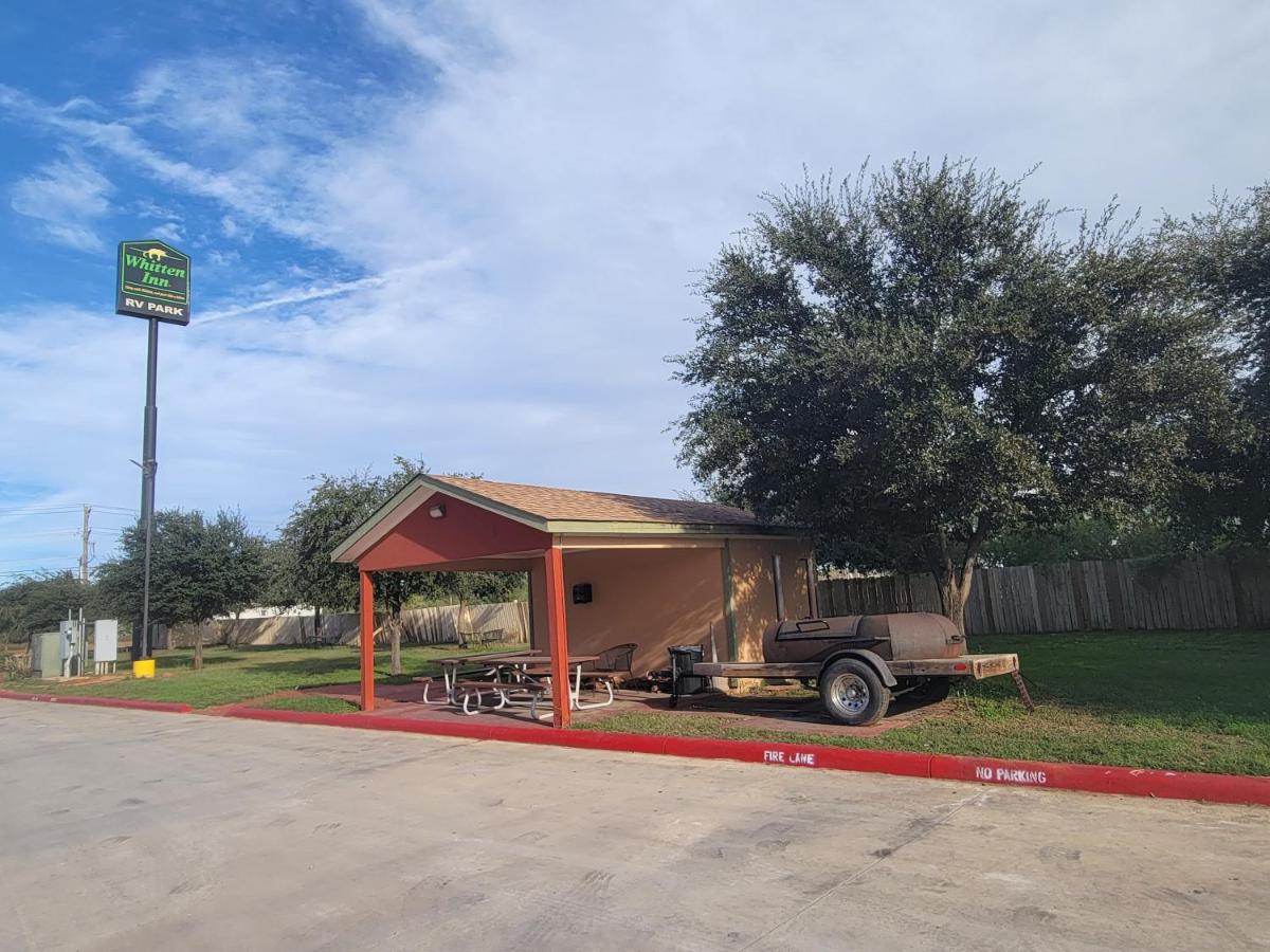 Cotulla Whitten Inn - Housity