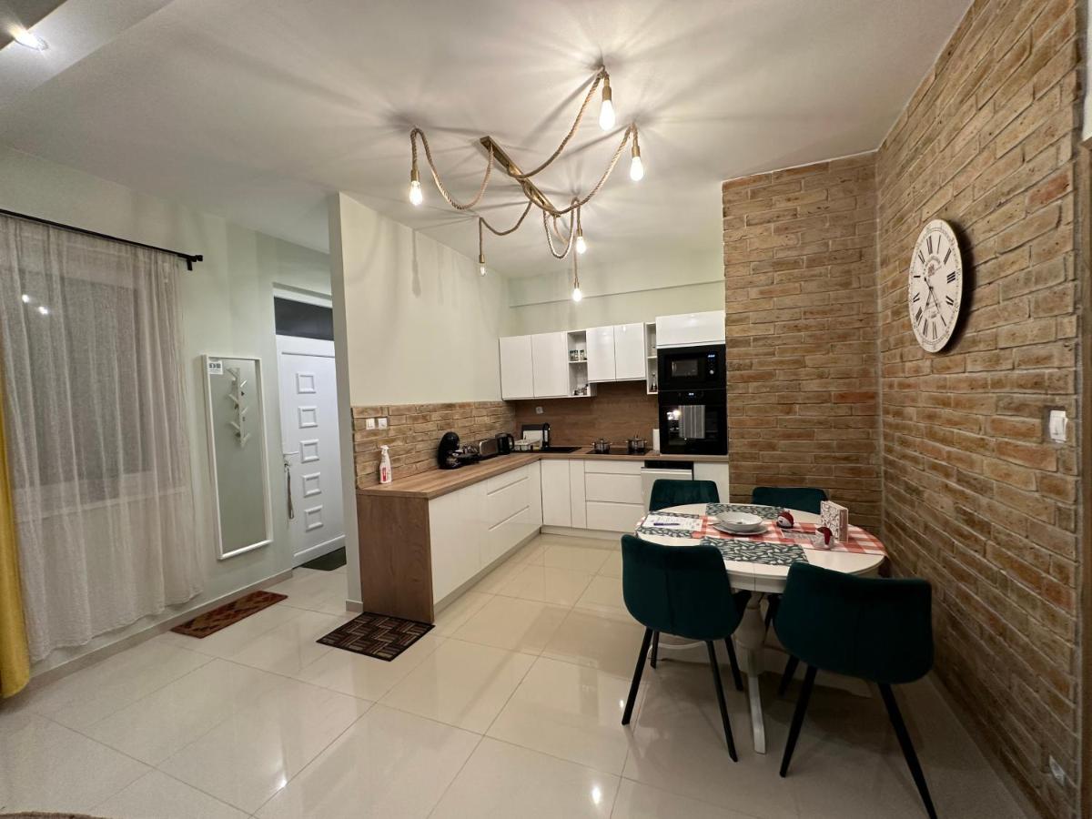Travel Studio - Housity