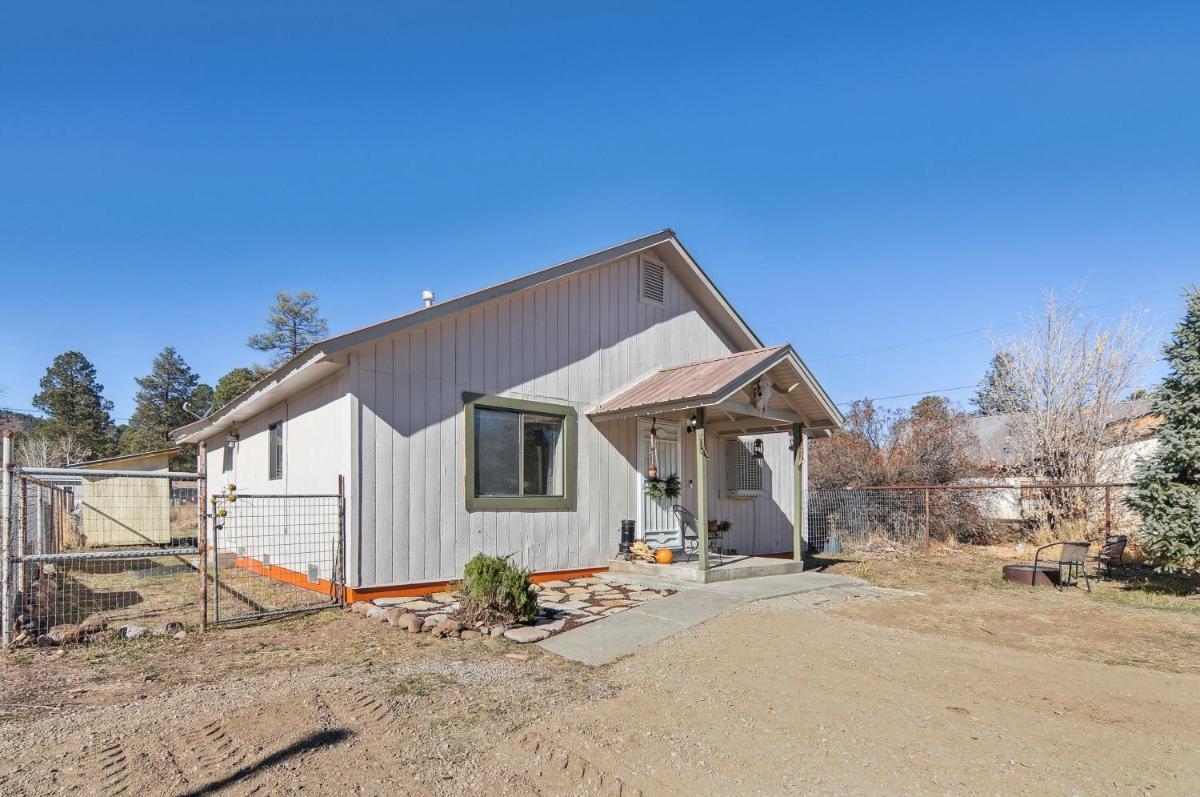 Single Tree Cottage - Walk to Downtown Chama! - Housity