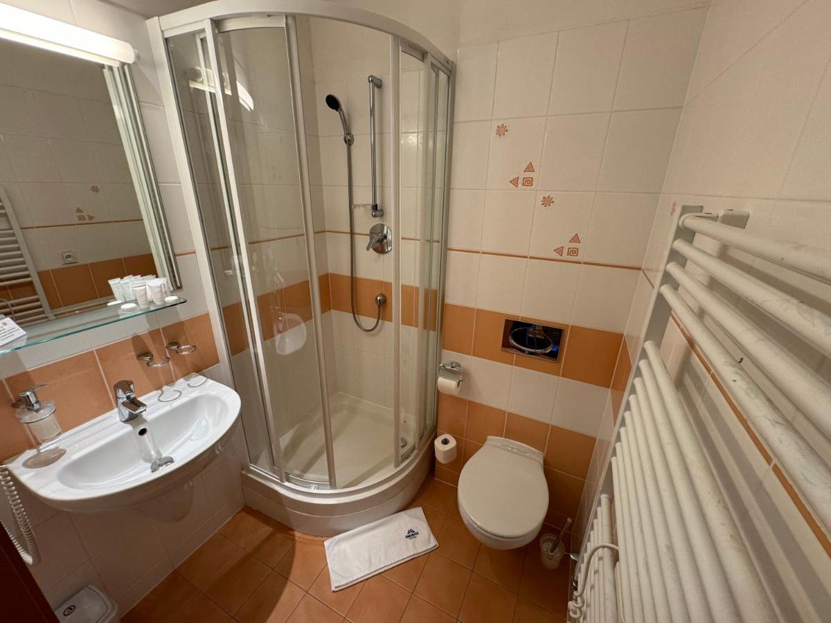 HOTEL OSOBITÁ - Housity