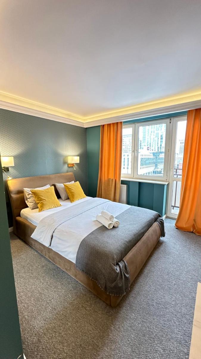 Gold Apartment Złota - Palace of Culture View- NETFLIX - Housity