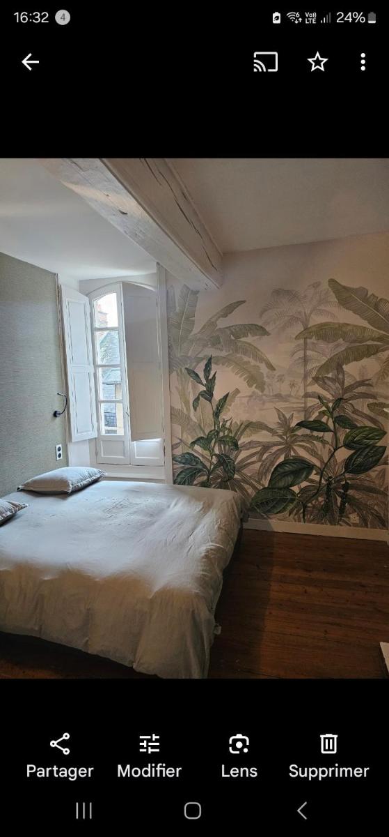 MAIRIE -APPT 75M2 -3 CHBRES Séparées - Housity