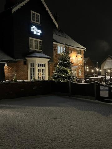 The Lawns Hotel - Housity