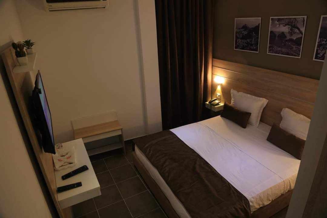 MONDIAL HOTEL - Housity