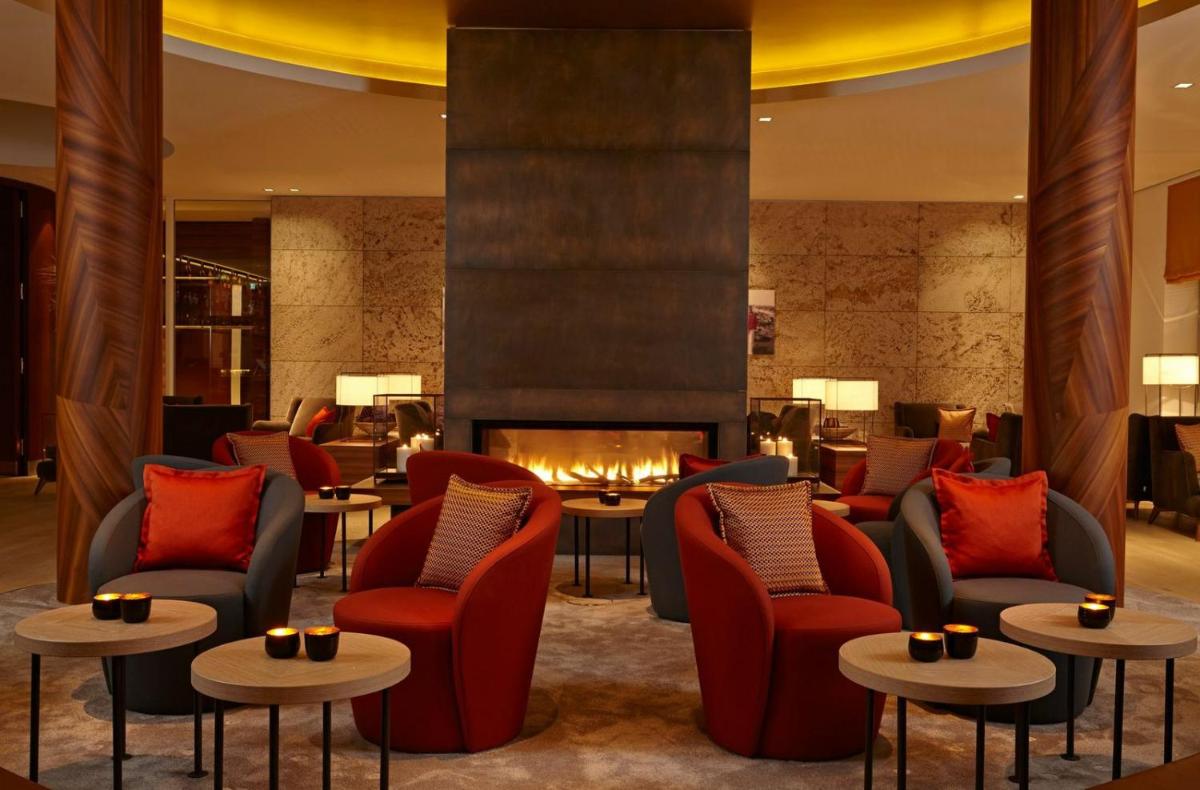 Ein Sitzbereich in der Unterkunft Aalernhüs hotel & spa