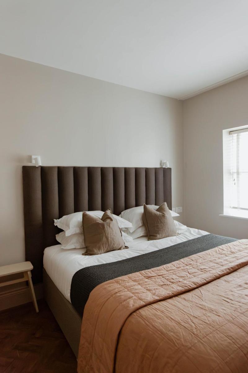 HIDEOUT Hotel - Housity