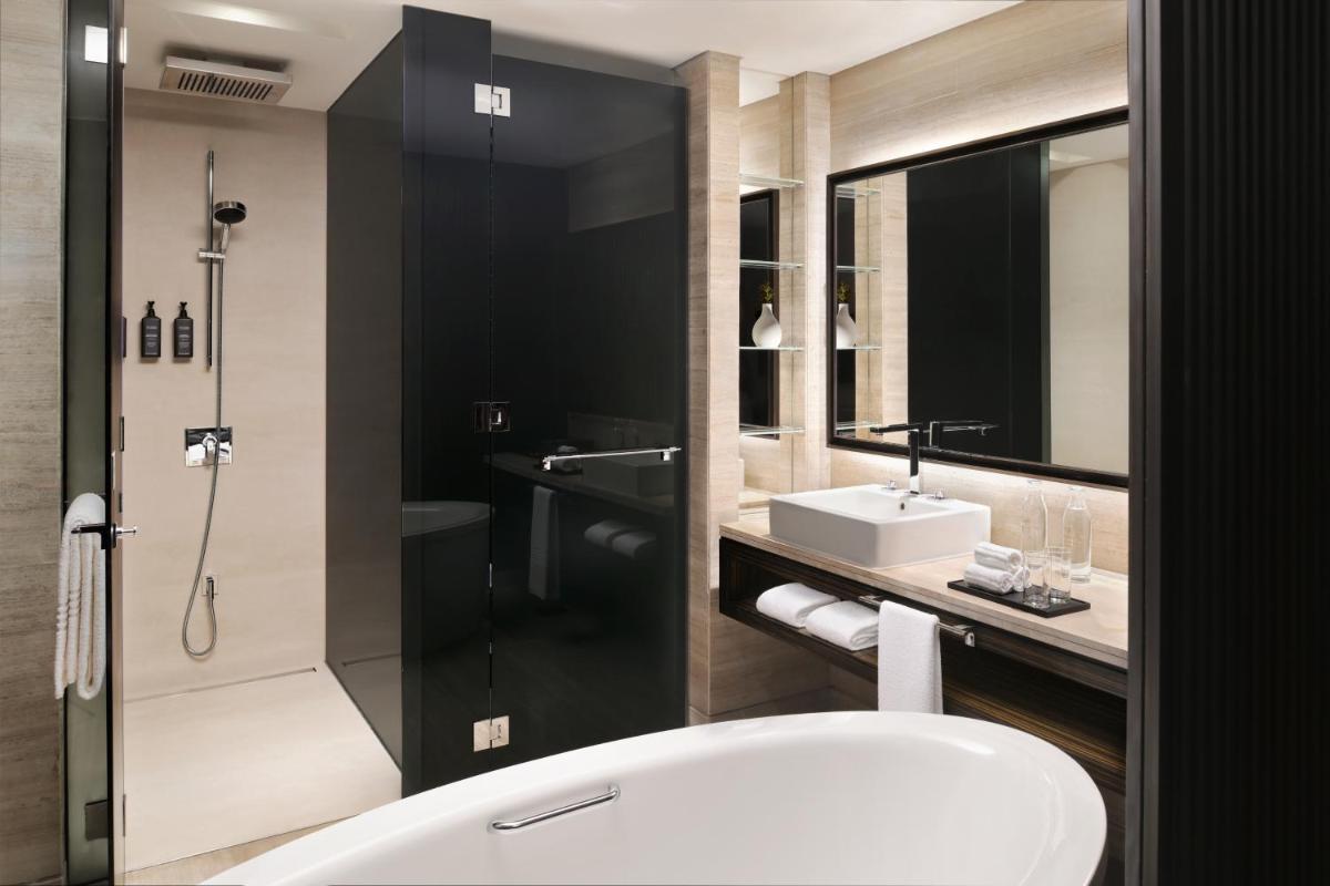 Sheraton Grand Hotel, Dubai - Housity