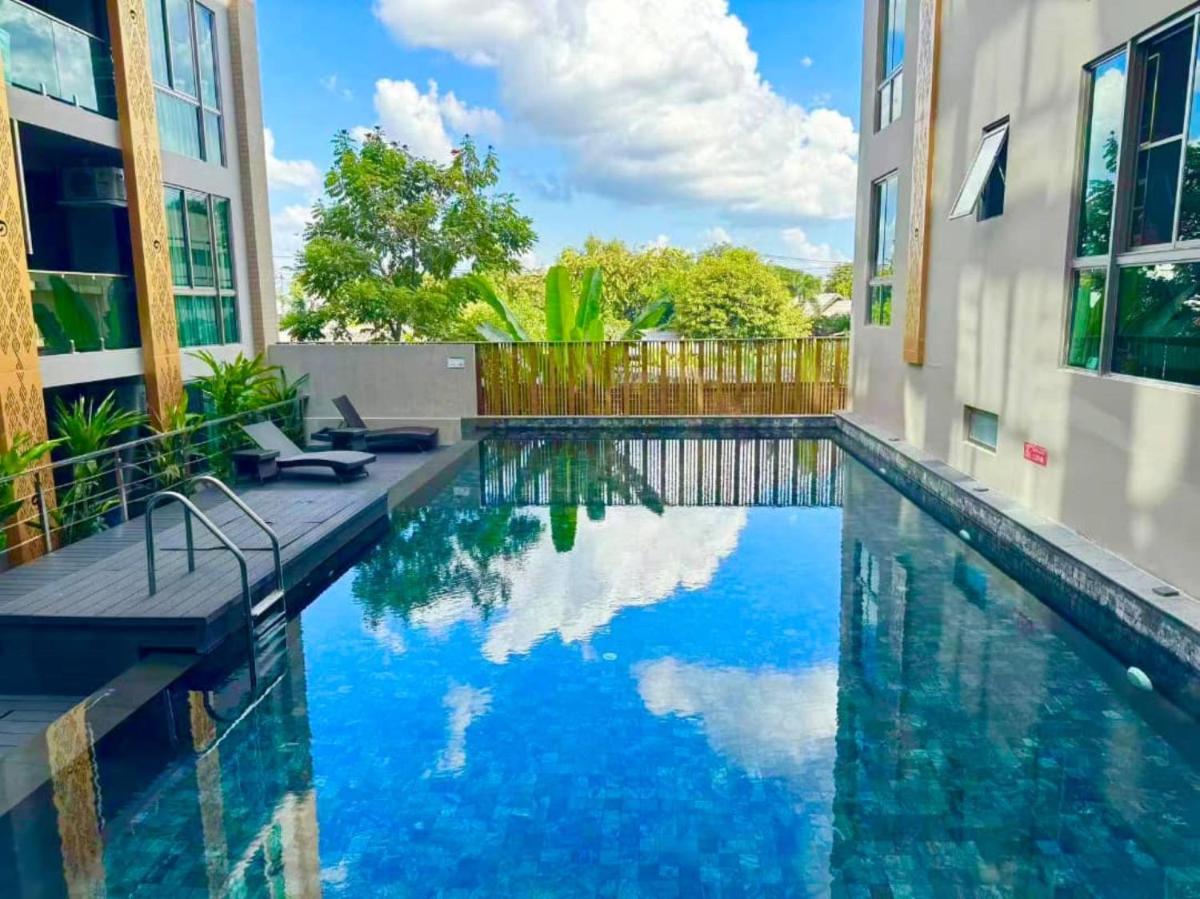 Suitetrails - 5mins Walk to Various Night Market @Stratregic & Spacious Space at The Erawan Condo- 8pax with Bathub