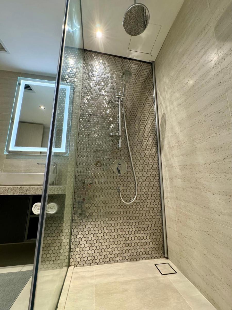 TWIN TOWER LUXURY SERVICE APARTMENT - Hizvo