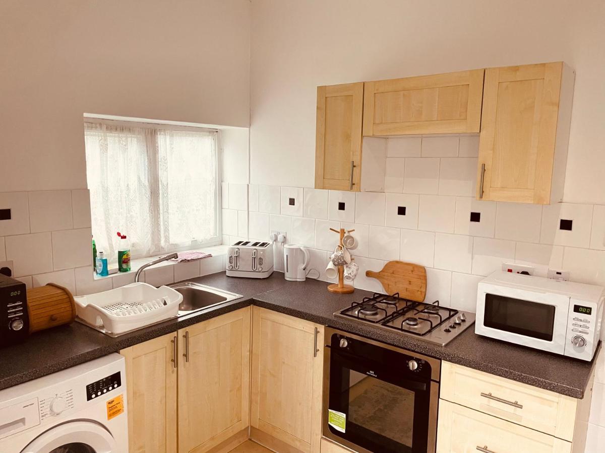 Aston Henry James Prospect Street - Stunning Studio Apartment - Housity