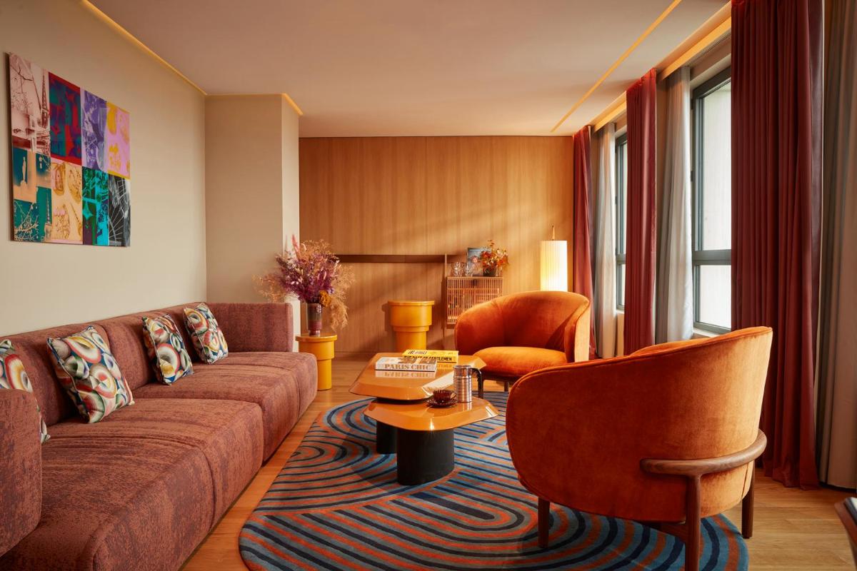 Coin salon dans l'établissement SO/ Paris Hotel